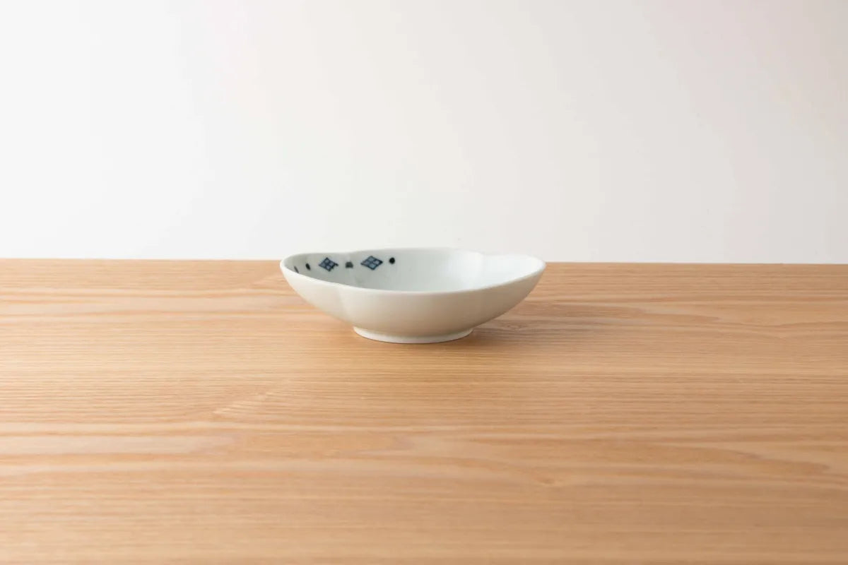 Kihara - Flower Shape Bowl Rhombus 木甲小鉢 古染菱花紋