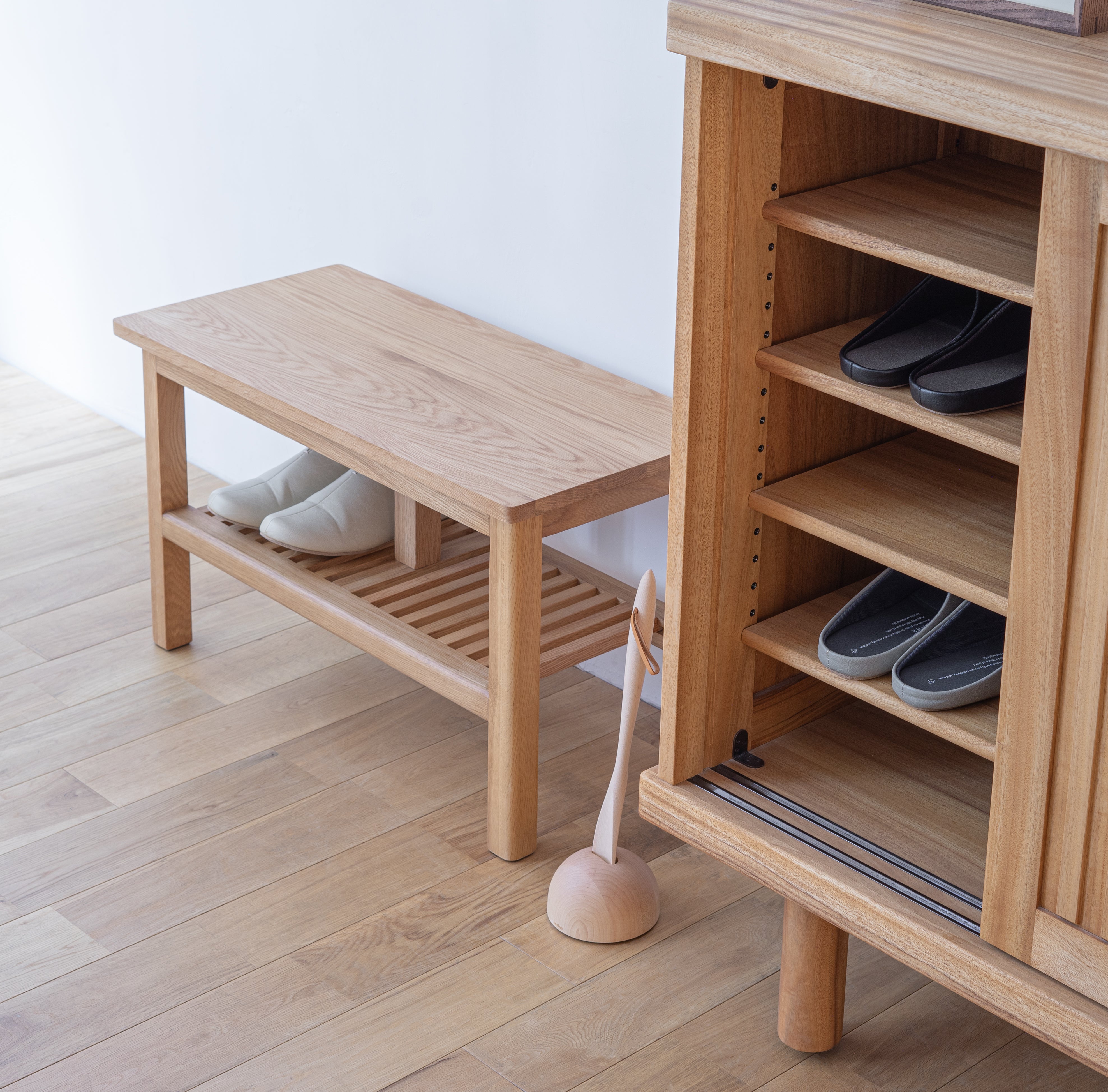 FLO - Frame Shoe Bench