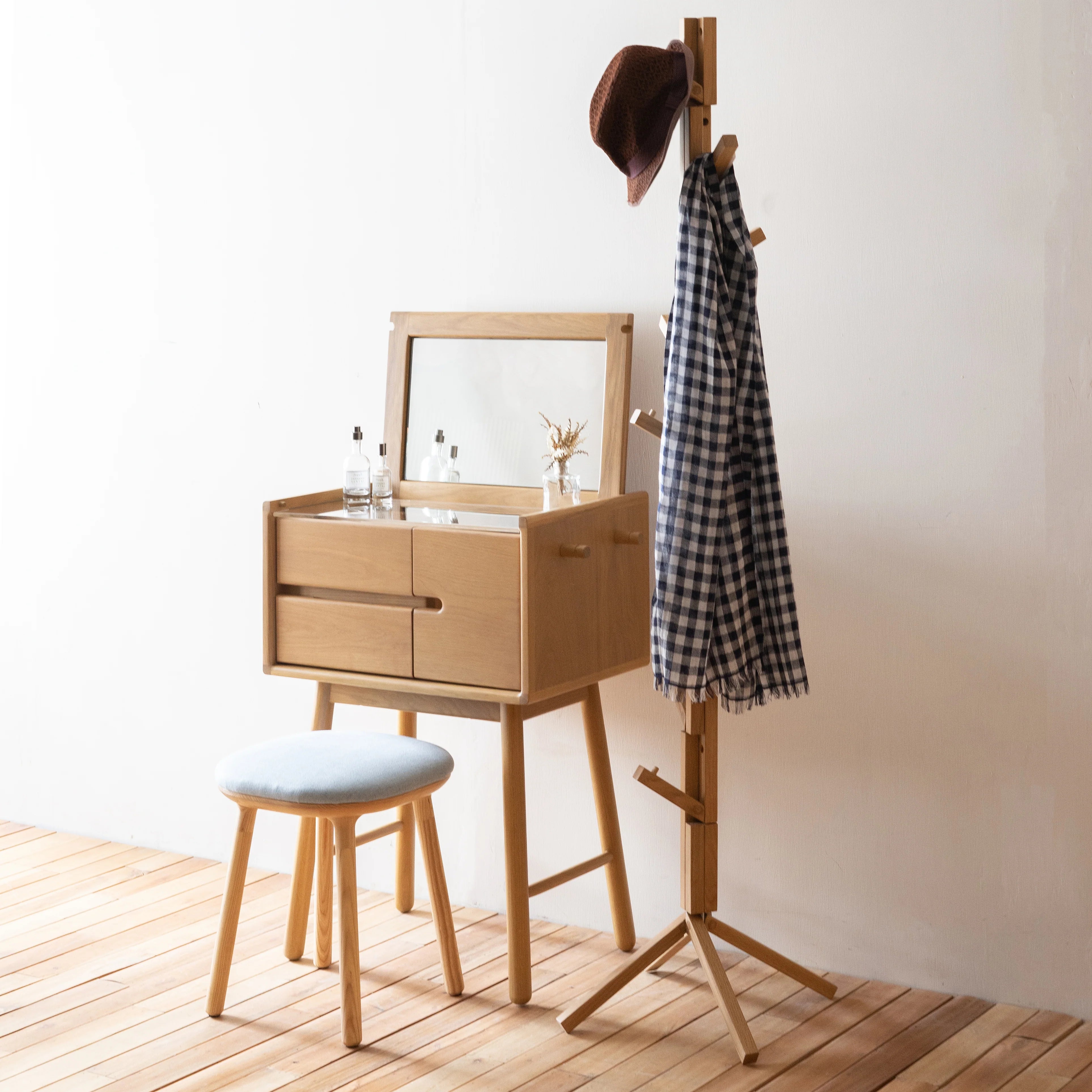 HARI ORA - Wonder Table