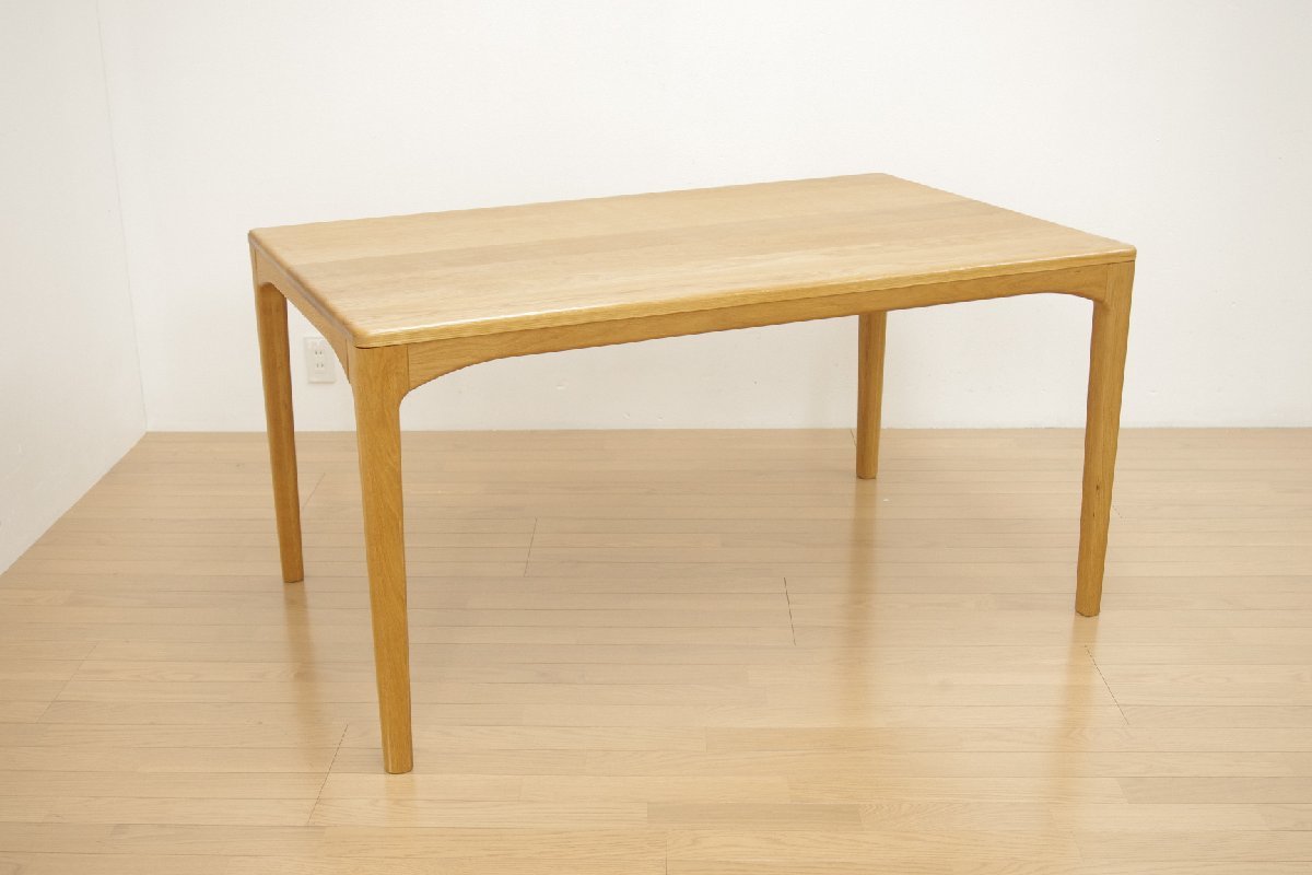 SIKI - North DT Dining Table