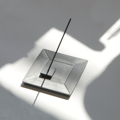 Trunk Design - Incense Stand (Roof Tile)