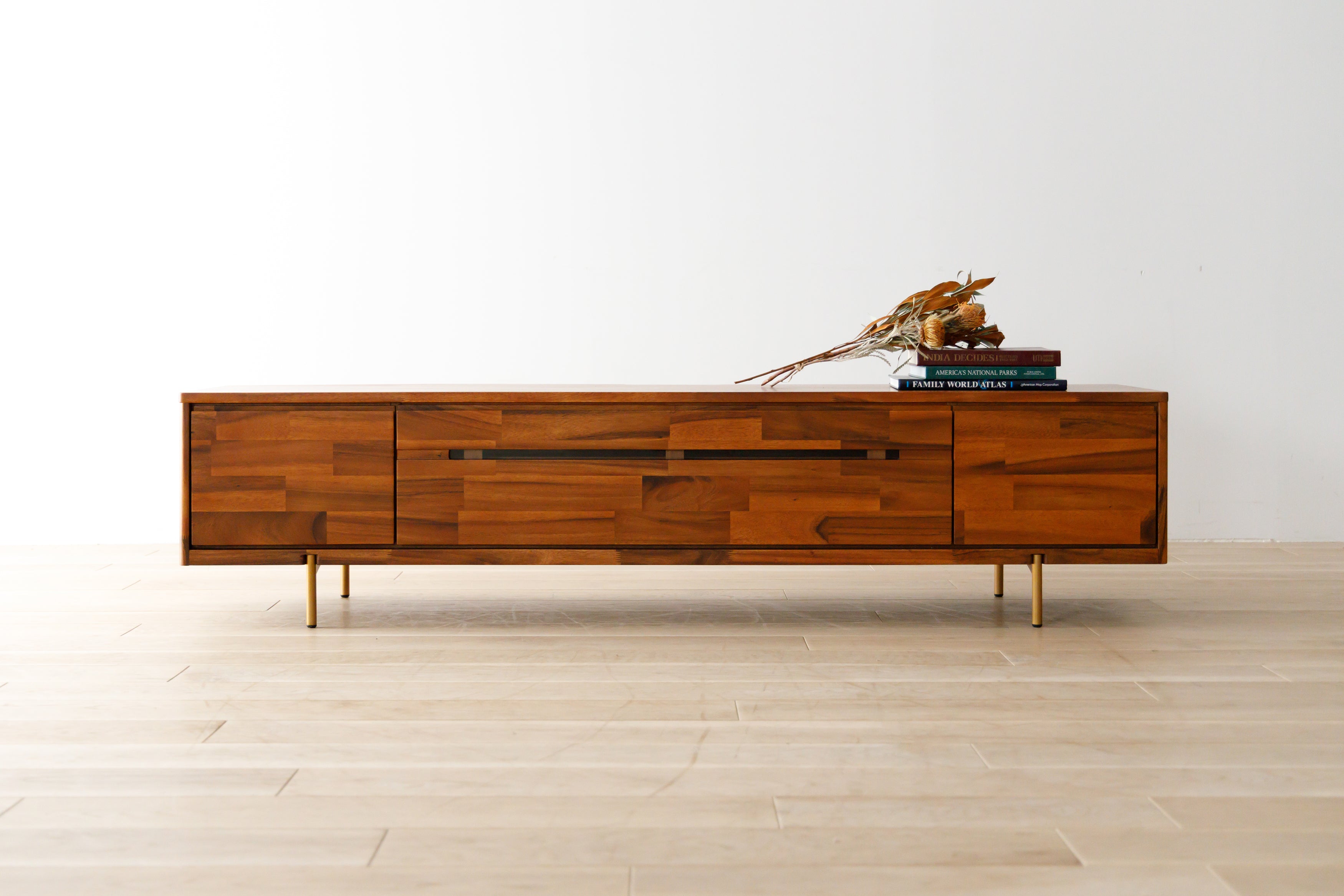 Attivo - TV Board