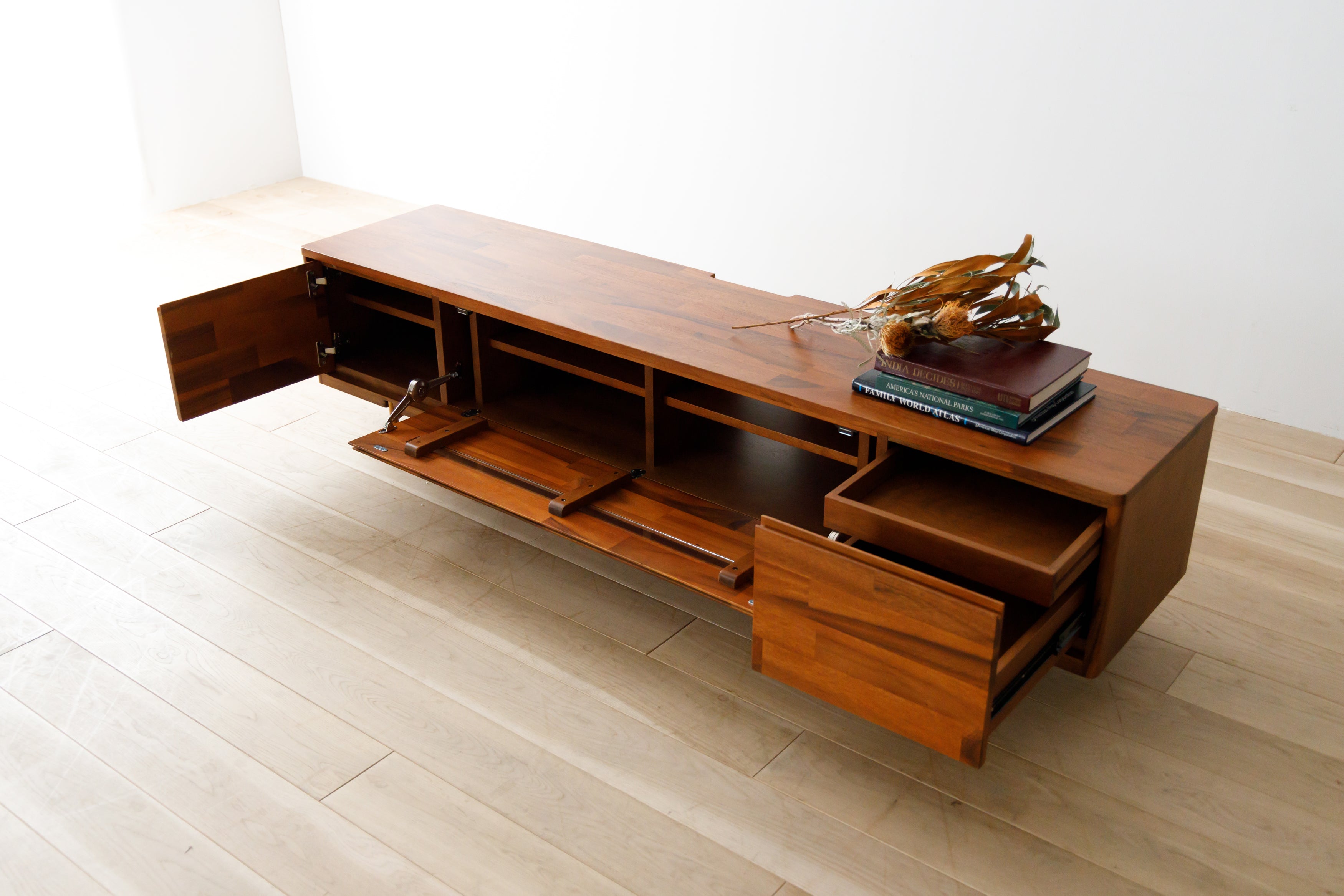 Attivo - TV Board