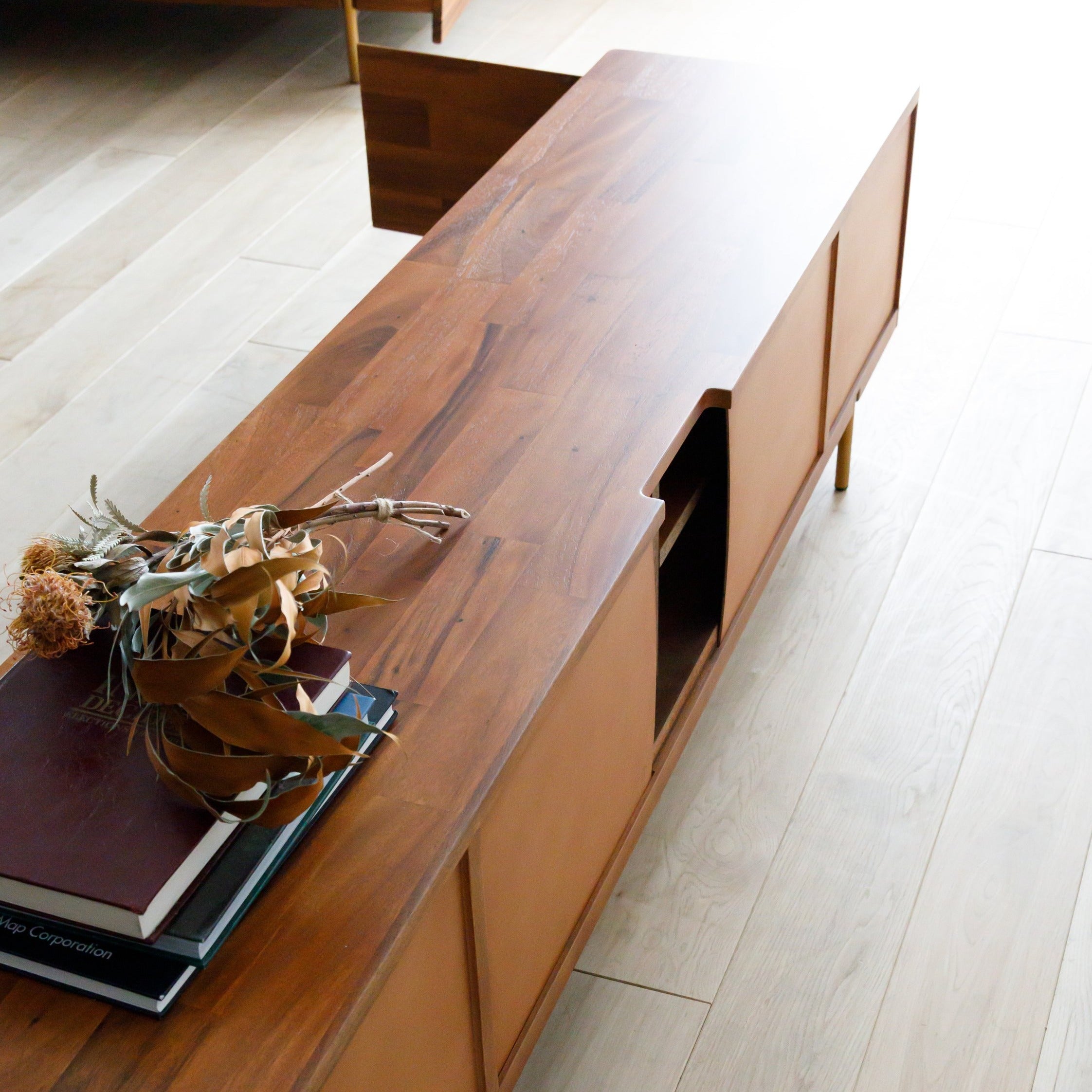 Attivo - TV Board