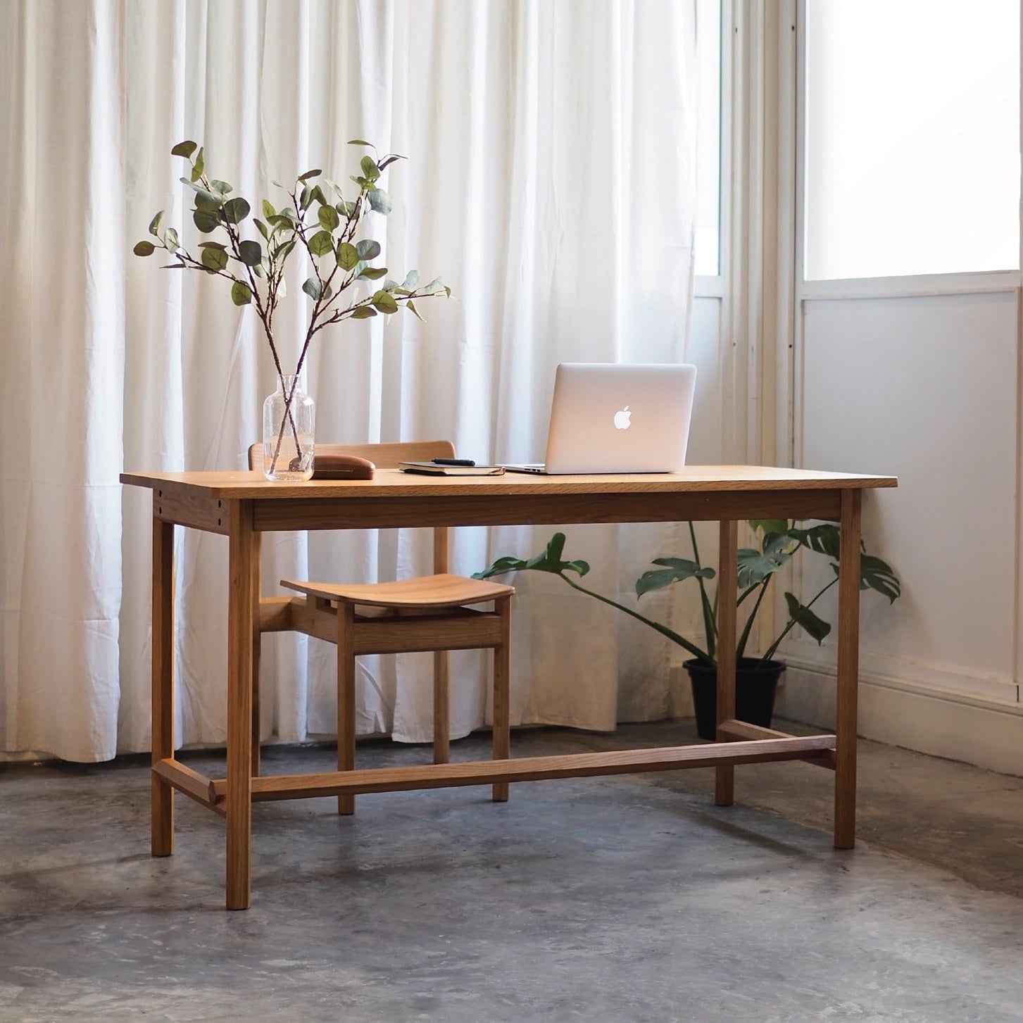 FLO - Dinsor Desk
