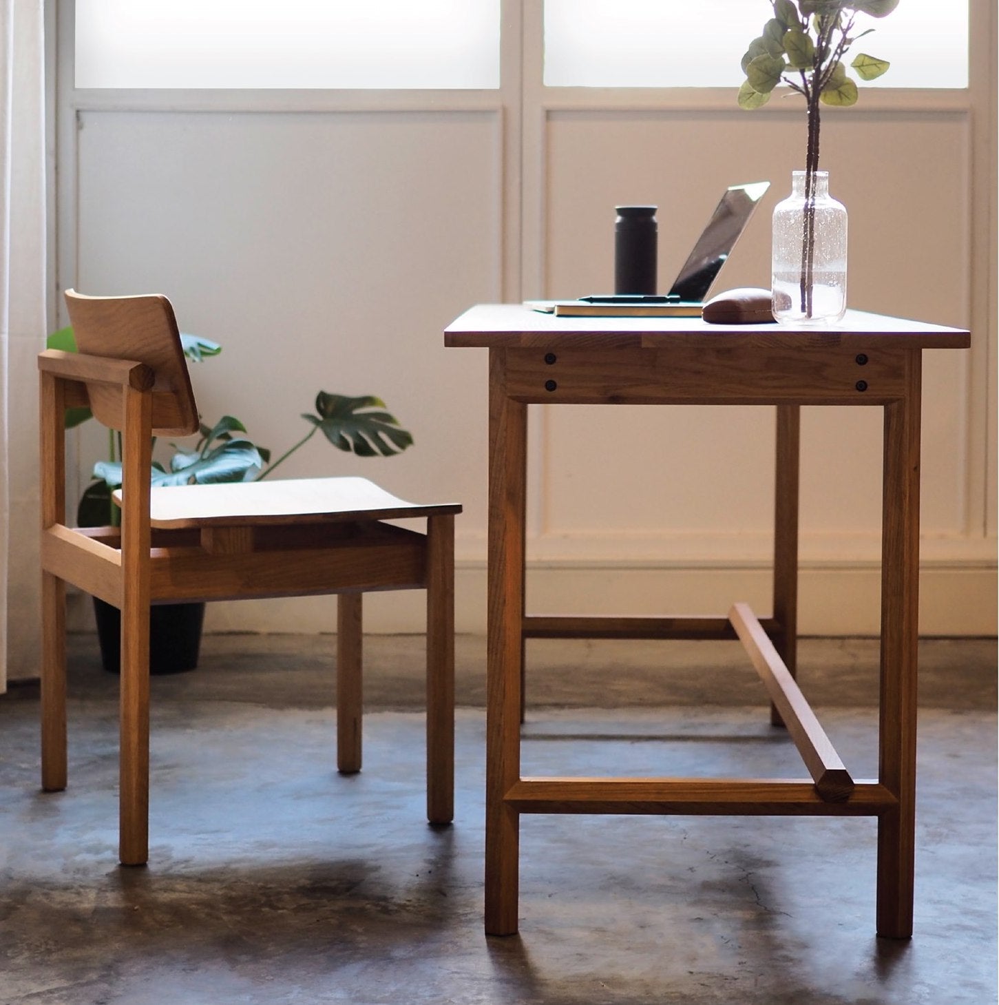 FLO - Dinsor Desk