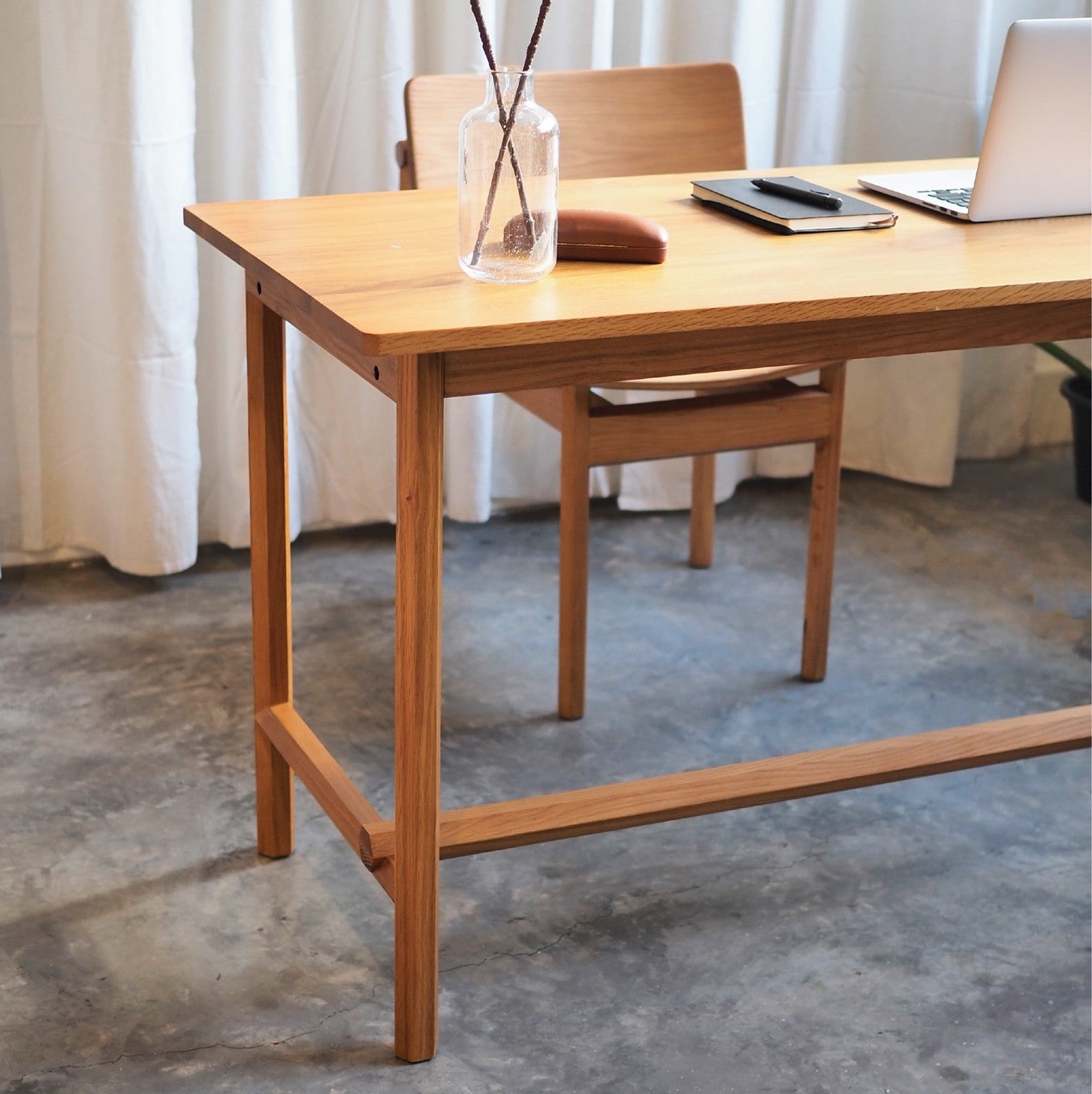 FLO - Dinsor Desk