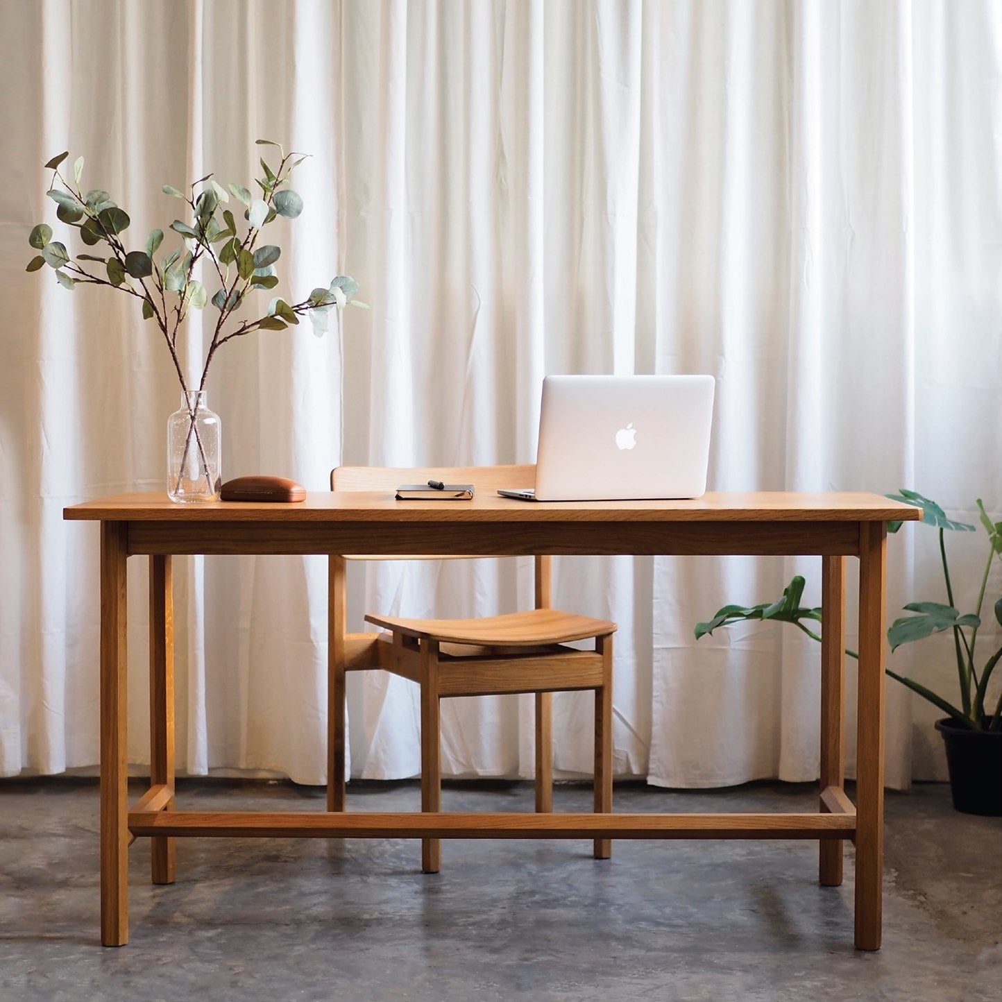FLO - Dinsor Desk