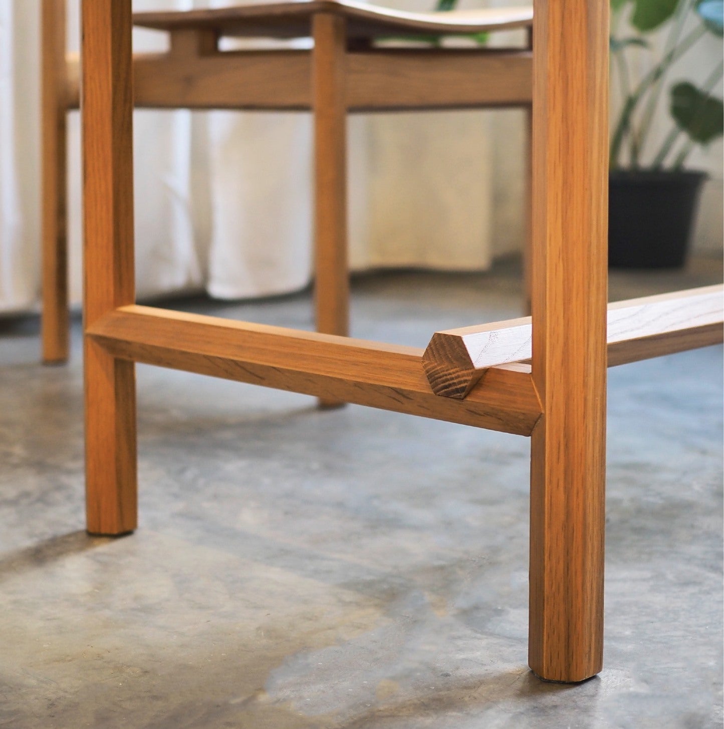 FLO - Dinsor Desk
