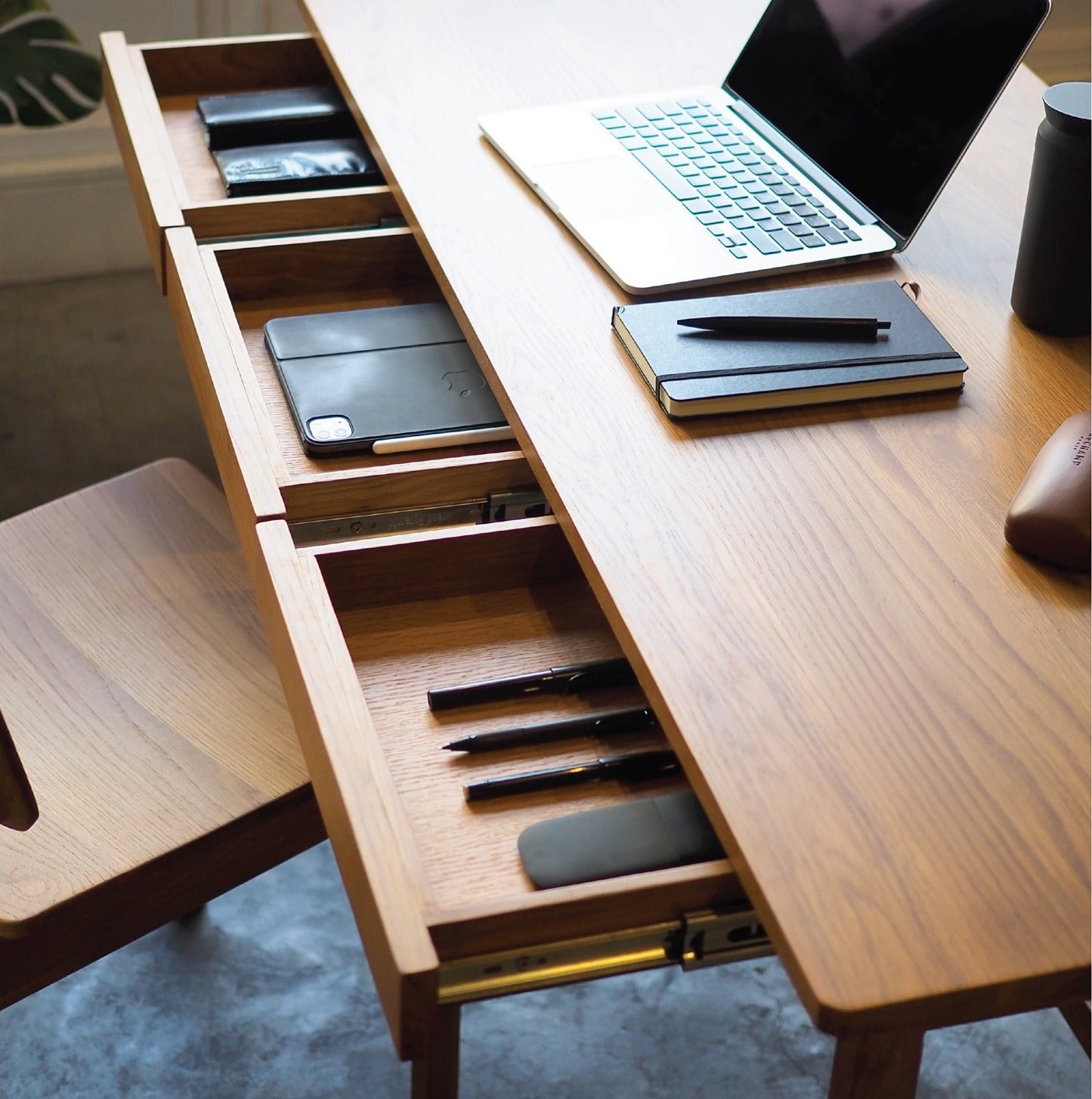 FLO - Dinsor Desk