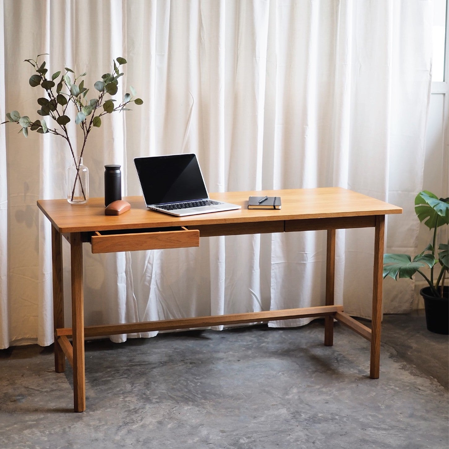 FLO - Dinsor Desk