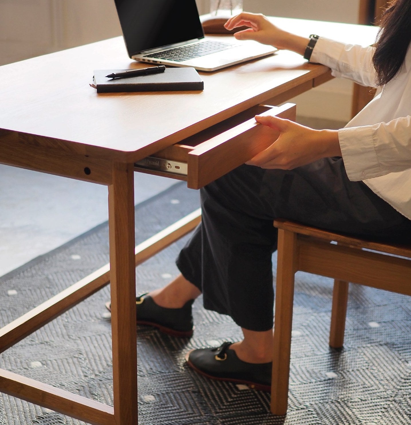 FLO - Dinsor Desk