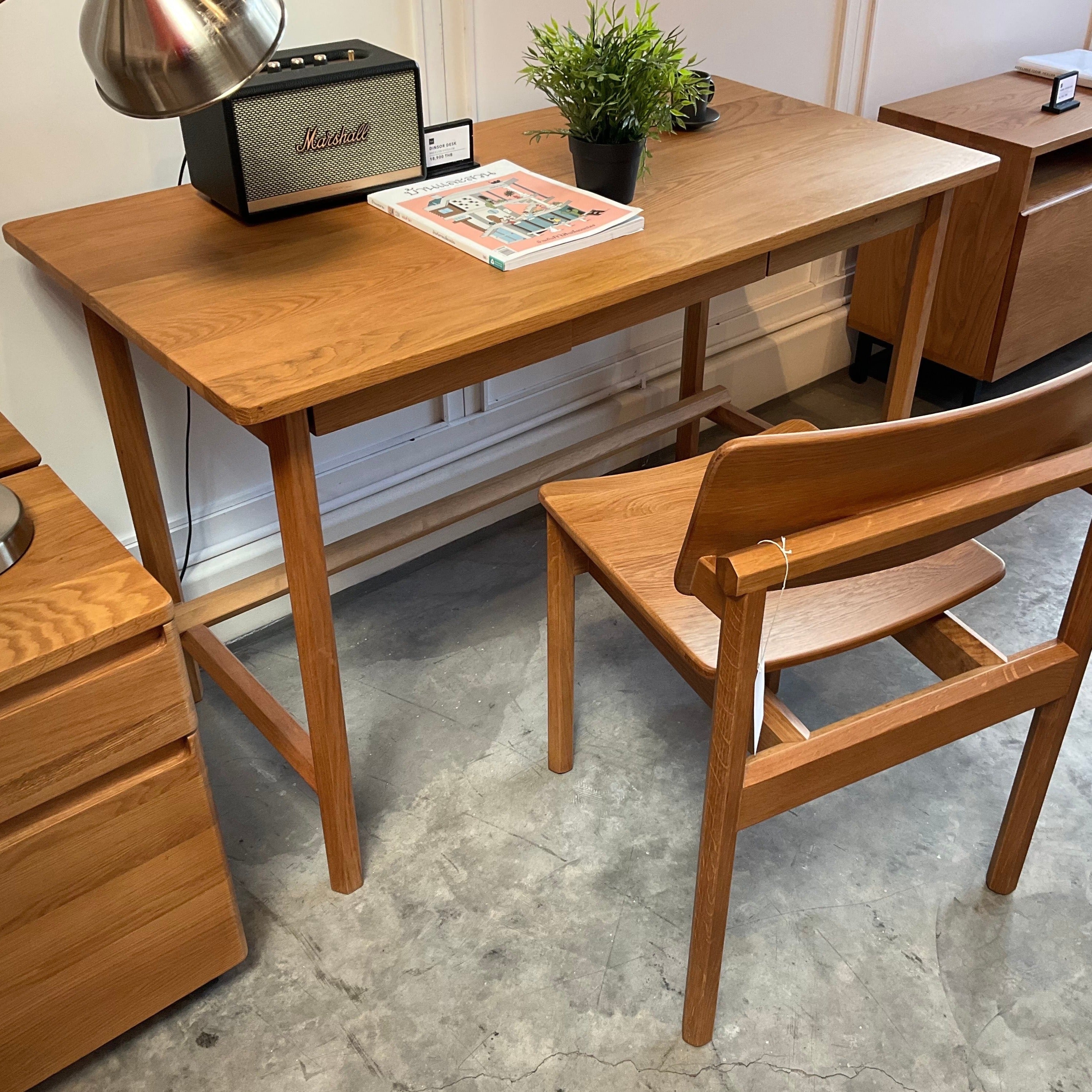FLO - Dinsor Desk