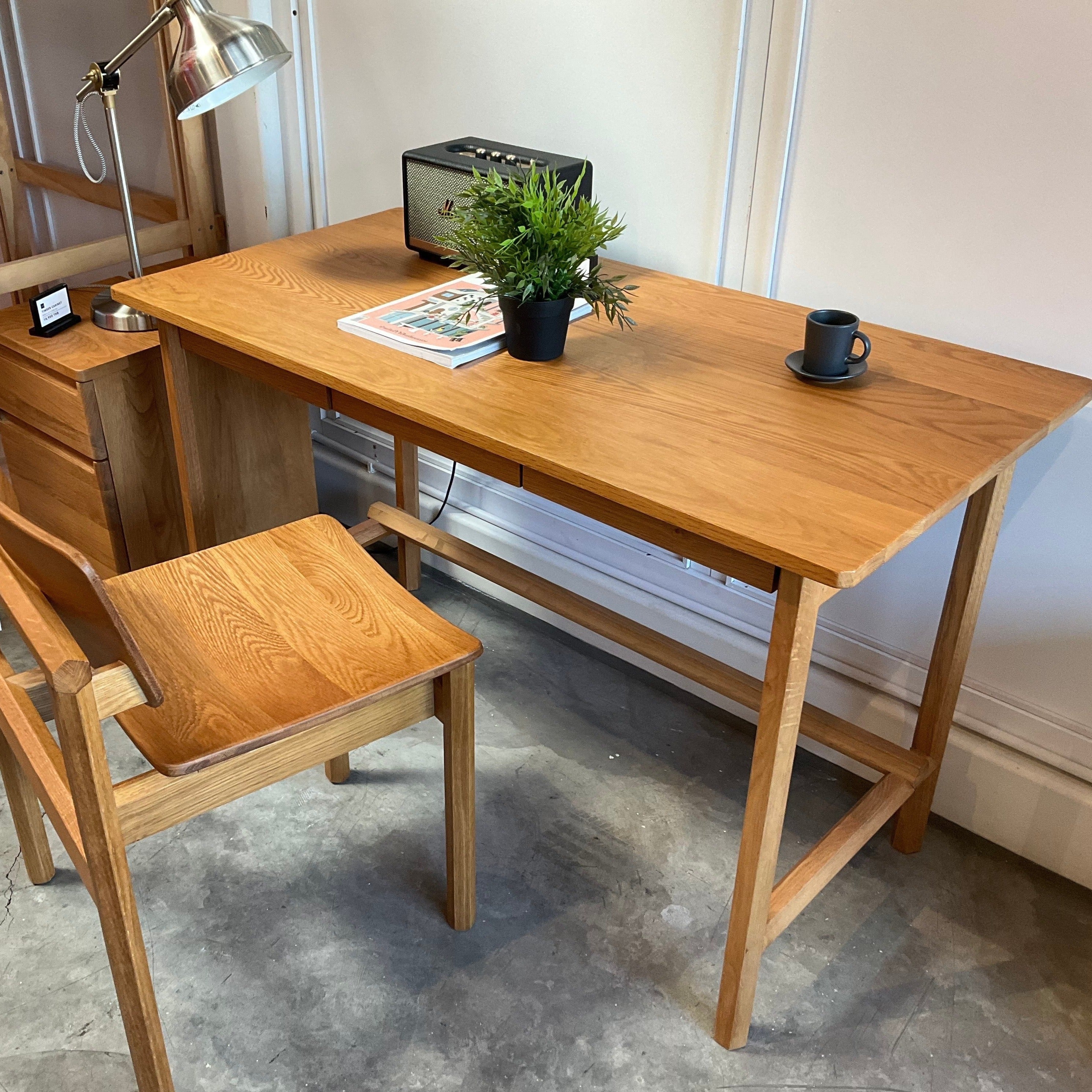 FLO - Dinsor Desk