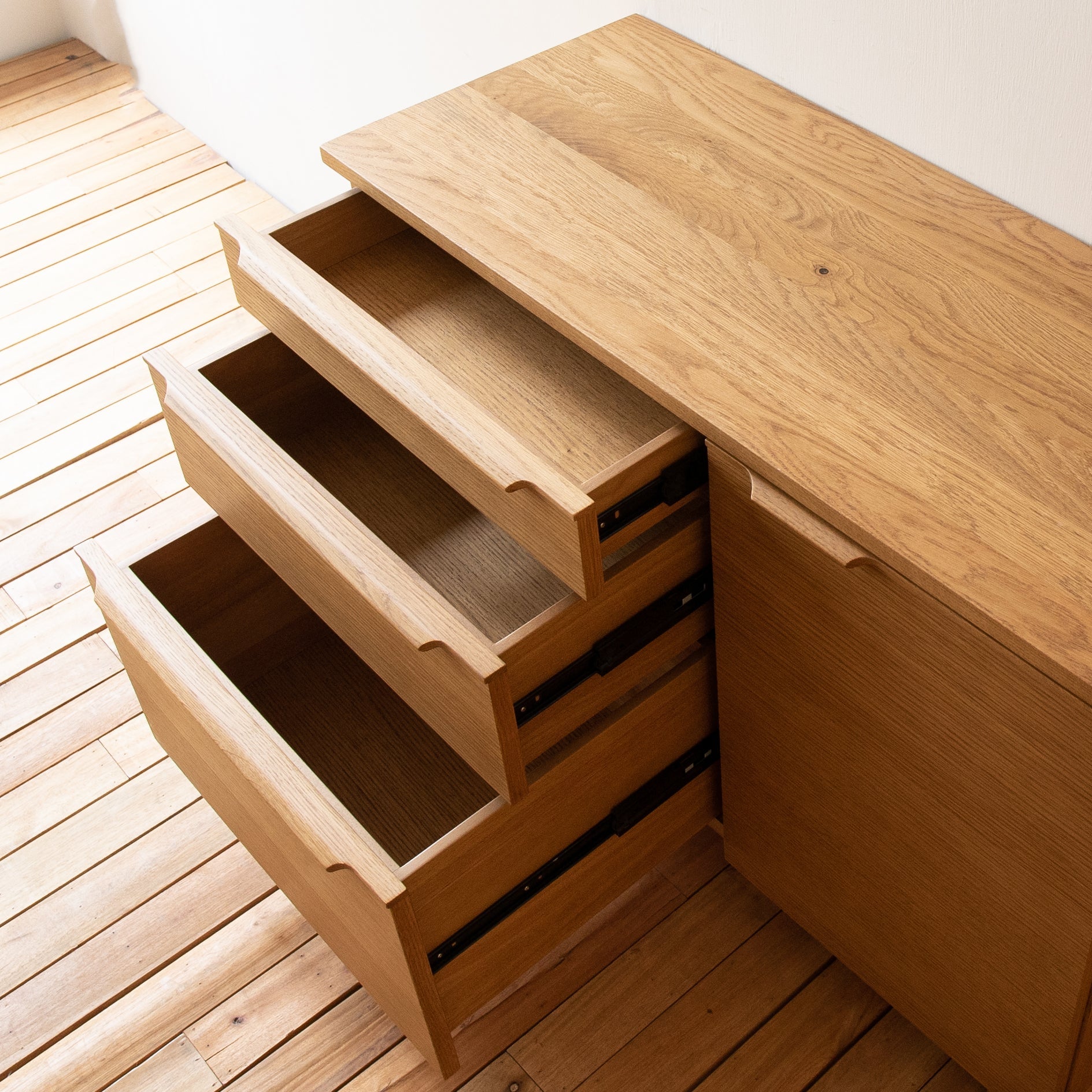 SALA - Chest & Board 098