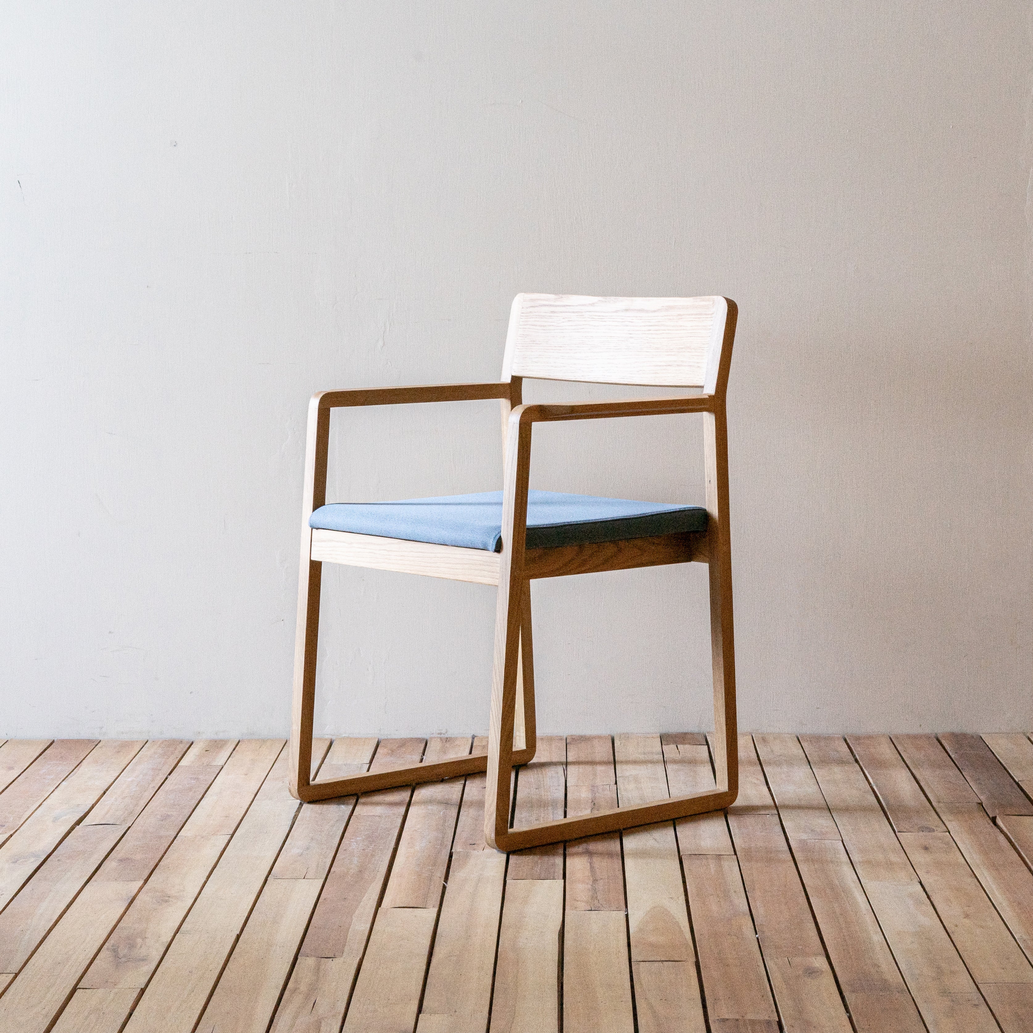 FLO - Frame Arm Chair