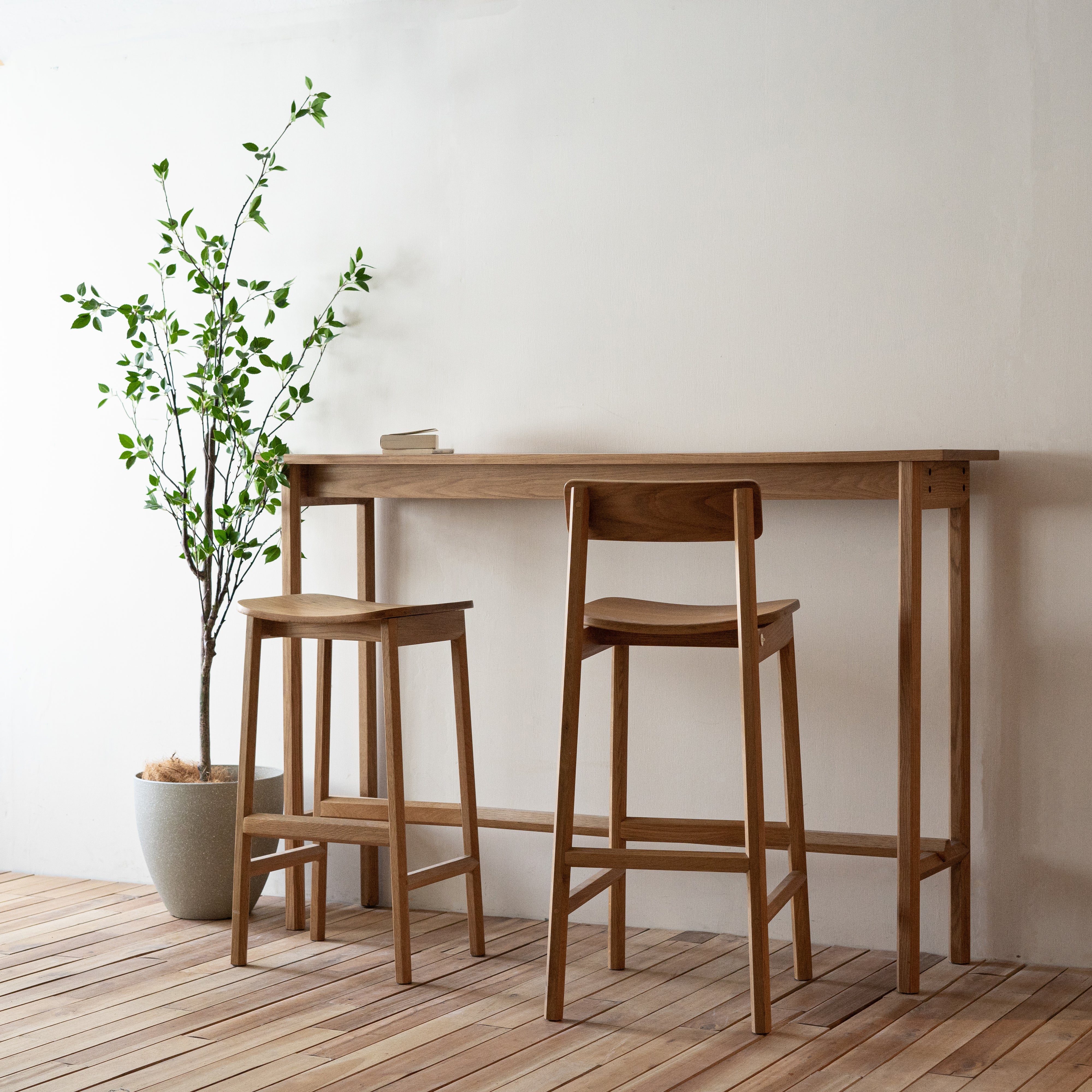 FLO - Dinsor Pantry Table