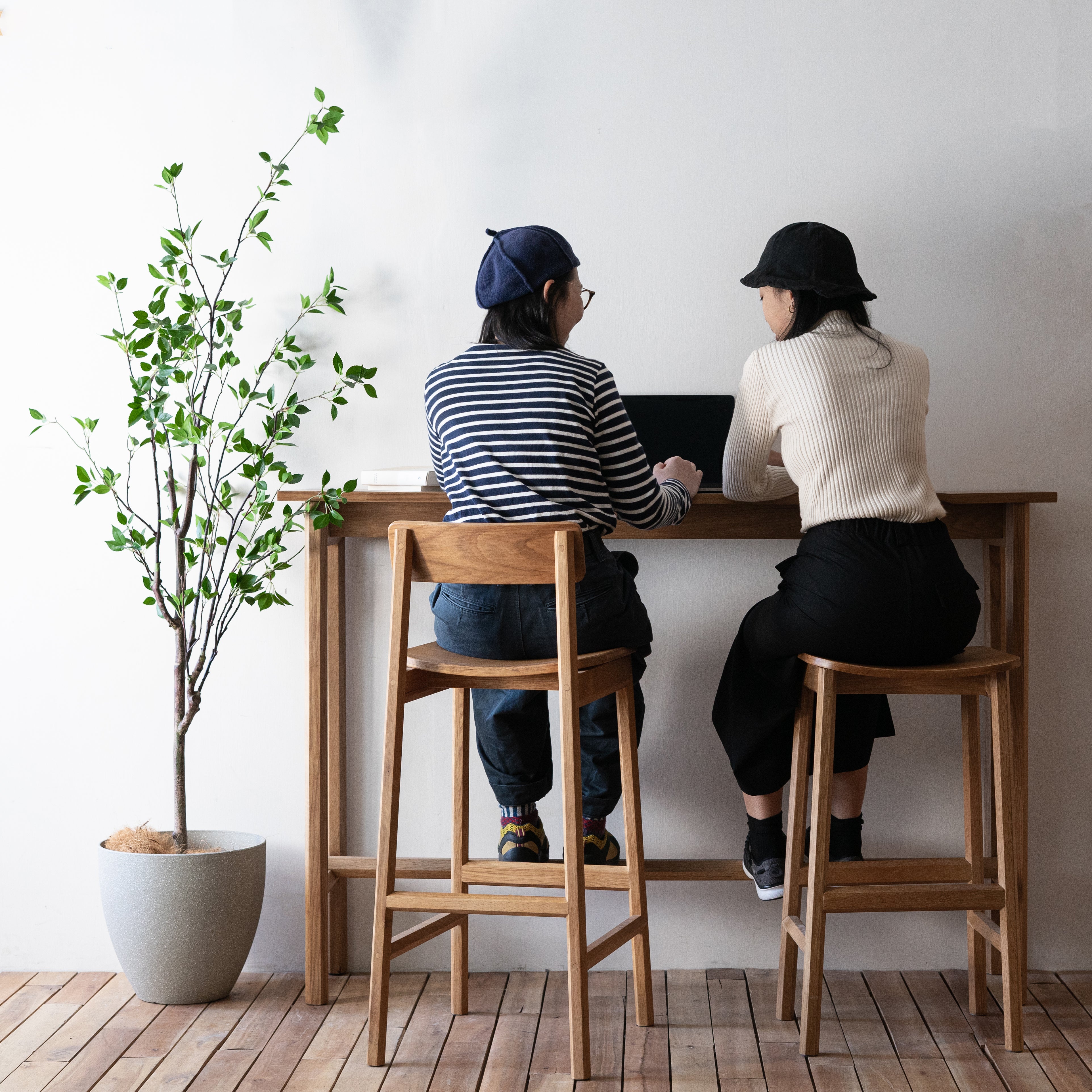FLO - Dinsor Pantry Table