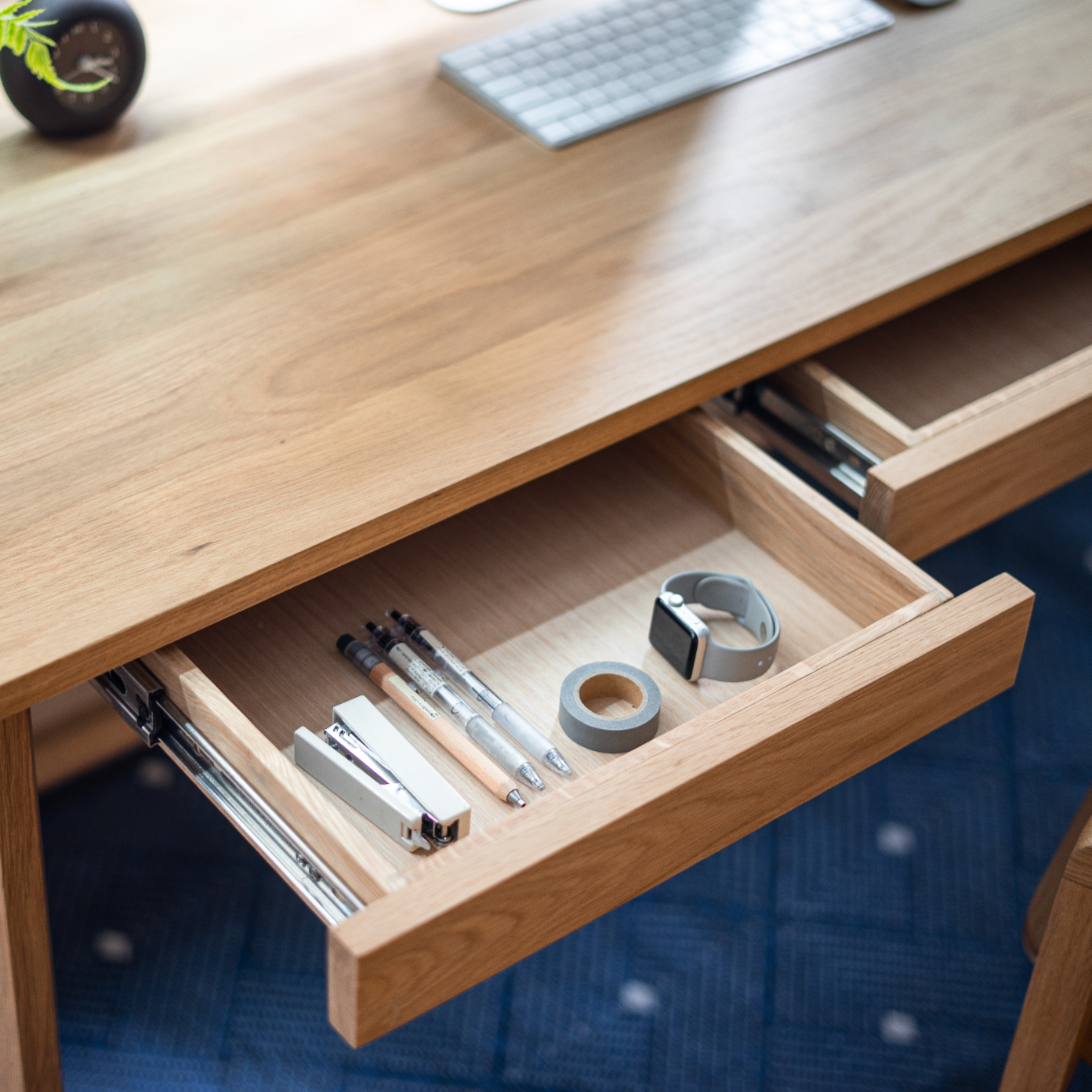 FLO - Dinsor Desk