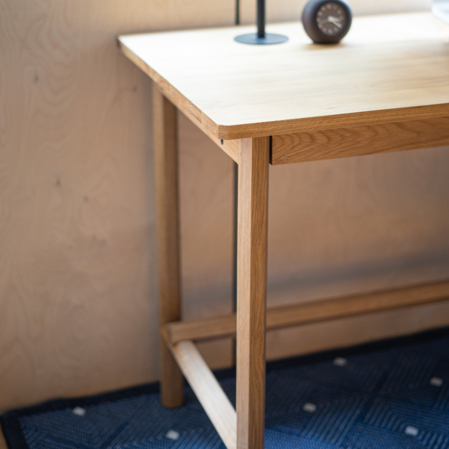 FLO - Dinsor Desk