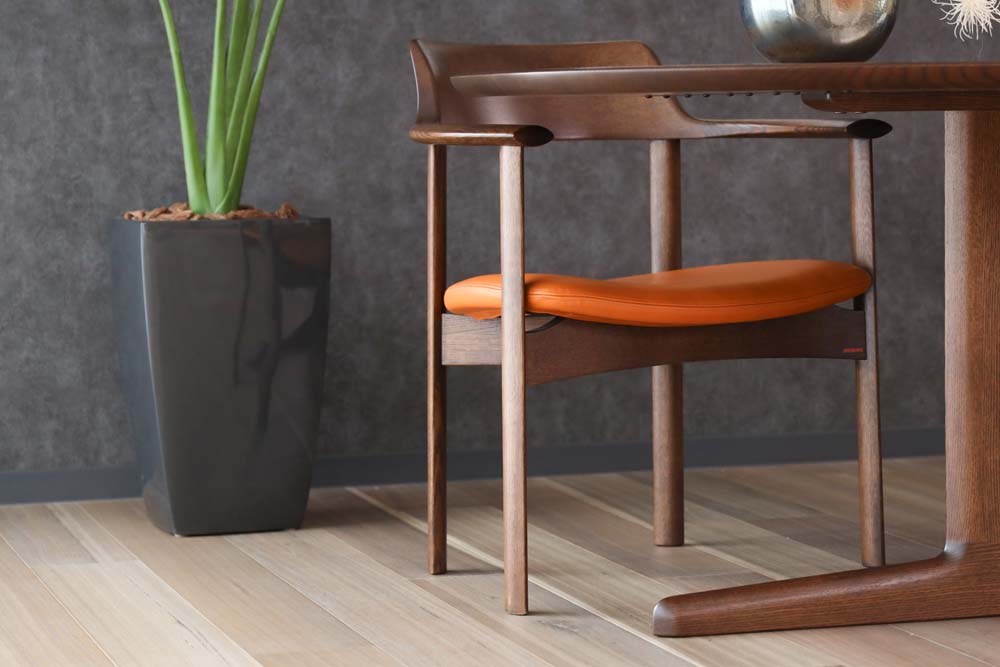 shirakawa - Tres Rapt Arm Chair