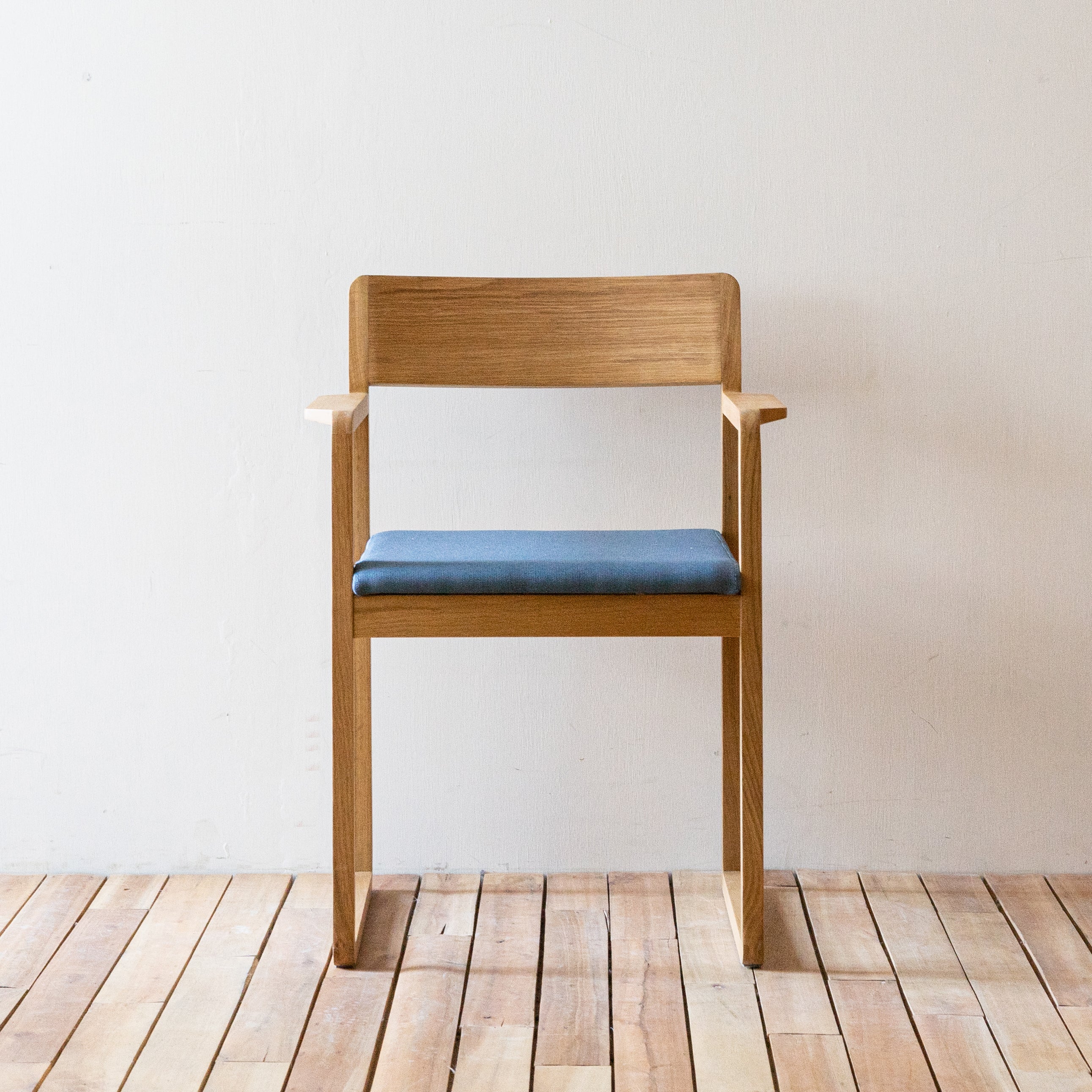 FLO - Frame Arm Chair